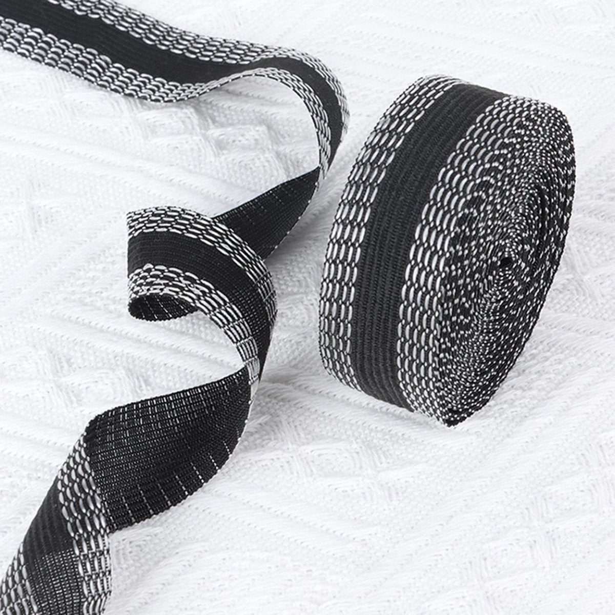 Iron-on tape - easily shorten trousers yourself - Black - hem tape - for shortening - Trouser shortening aid - Iron-on - 10 meters - 2.5 cm wide - Polyester