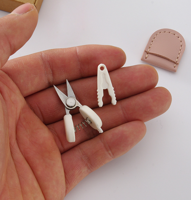 Yellow Ultra-Portable Mini Precision Scissors Set - Compact 7cm Craft
